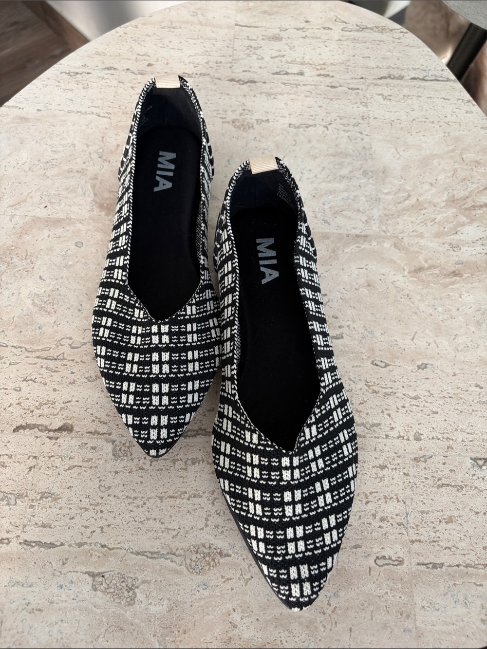 MIA Black White Knit Pointed Toe Ballet Flats Size 6
